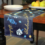 Festlich Hanukkah Personalisiert Menorah Dreidel Kurzer Tischläufer<br><div class="desc">Set eines festlichen Hanukkah Party Table & Freuen Sie sich auf Ihren glücklichen Empfänger mit einem Tischläufer, der nur für Chanukah entworfen wurde! Fügen Sie IHREN Familiennamen auf diesem Design, um dieses Chanukah Geschenk zu Ihrem eigenen zu machen. Unser Hanukkah Personalisierter Menorah Dreidel Custom Table Runner beinhaltet Menorahs, dreidels, Krüge...</div>