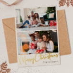 Festliche Drehbuch Zwei-Foto Frohe Weihnachtsgolde Folien Feiertagskarte<br><div class="desc">Feiern Sie die Saison mit diesem festlichen Drehbuch zwei Foto Merry Weihnachtsgold-Urlaubskarte mit einer Touch von elegantem Charme. Das schicke Design präsentiert eine schlichte, in Gold und Weiß gehaltene Farbpalette, die den gemütlichen Geist des Winters widerspiegelt. Seine moderne und einzigartige Anziehungskraft und seine rustikale Formulierung schaffen ein perfektes Gleichgewicht zwischen...</div>