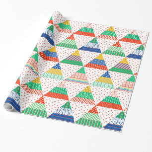 Festliche farbenfrohe Patchwork-Weihnachtsdreiecke Geschenkpapier