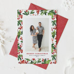 Festliche Grünpflanzen und Winterberry Foto Weihna Feiertagskarte<br><div class="desc">Frohe Weihnachten! Mit unserer individuell gestaltbaren Weihnachtskarte für das Foto können Sie Ihre Wünsche für einen angenehmen Aufenthalt mit einem wunderschönen Aquarell aus roten Winterbeeren und üppiger Vegetation erfüllen. Mit dieser eleganten Weihnachtskarte können Sie Ihr Lieblings-Foto präsentieren und eine persönliche Touch mit Ihrer individuellen Botschaft hinzufügen. Die Weihnachtskarte des Fotos,...</div>