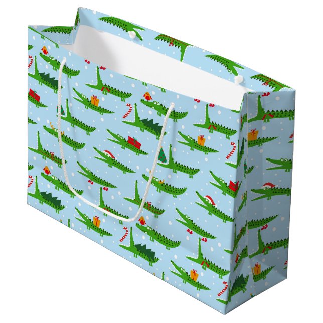 Festliche Krokodile in Weihnachtskostümmuster Große Geschenktüte (Vorderseite Schrägansicht)