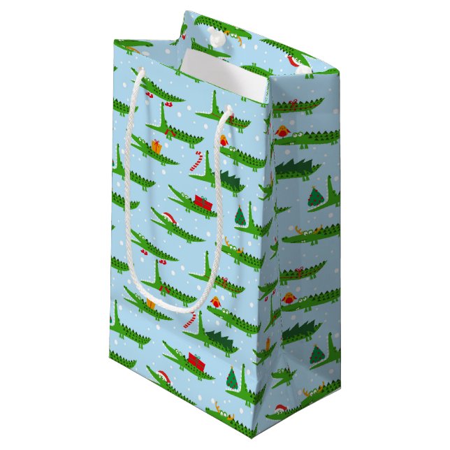 Festliche Krokodile in Weihnachtskostümmuster Kleine Geschenktüte (Vorderseite Schrägansicht)