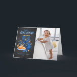 Festliche Menorah Chalkboard Foto Happy Hanukkah Feiertagskarte<br><div class="desc">Happy Hanukka! Senden Sie Hanukkah Wünsche an Familie und Freunde mit dieser anpassbaren Fotokarte. Es zeigt Aquarellbilder von Hanukkah-Symbolen wie Hanukkiah oder Menorah,  Sufganiyot,  Oliven und dreidel auf einem Imitat-Chalkboard-Hintergrund. Personalisieren Sie diese durch Hinzufügen von Namen und Fotos.</div>