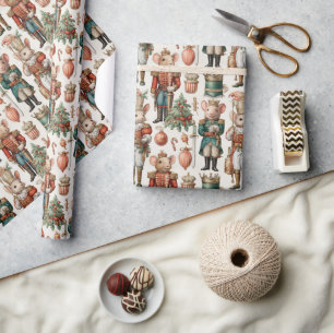 Festliche Nussknacker-Mäuse mit Weihnachtsdekorati Geschenkpapier