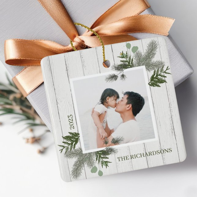 Festliche Pine & Rustikale Fotos aus weißem Holz Keramikornament (Festive Pine & Rustic White Wooden Shiplap Photos Ceramic Ornament)