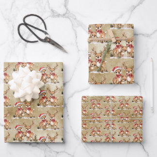 Festliche Rentierfamilie mit Weihnachtsmannmützen Geschenkpapier Set