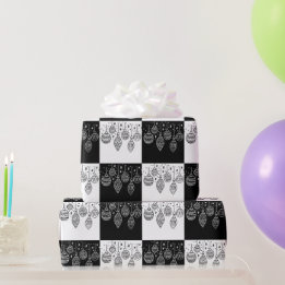Festliche schwarze und weiße Weihnachtsbaumkugeln Geschenkpapier