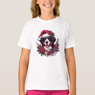 Festlicher Berner Hund mit Weihnachtsmannmütze und T-Shirt