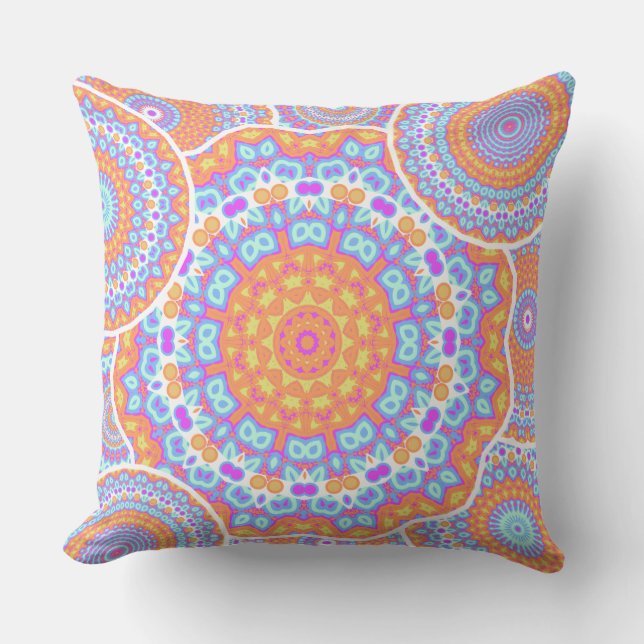 Festlicher orange rosa Mandala-Entwurf Kissen (Vorderseite)