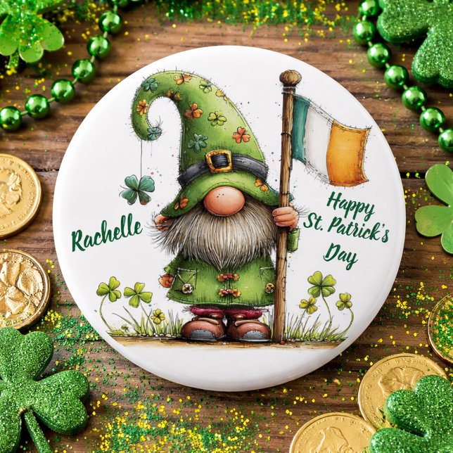 Festlicher St. Patrick's Day Gnom mit irischer Fla Button (Von Creator hochgeladen)