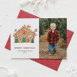 Festliches Foto Gingerbrei Weihnachten<br><div class="desc">Frohe Weihnachten | Senden Sie mit dieser individuell gestaltbaren Weihnachtskarte Urlaubsgrüße an Familie und Freunde. Es verfügt über ein Lebkuchenhaus mit Süßspeisen,  Pfefferminzen,  Bonbons und vielem mehr. Personalisieren Sie diese,  indem Sie Ihre Daten hinzufügen. Diese Weihnachtskarte für das Foto ist auch in anderen Karton erhältlich. Matching-Elemente sind verfügbar.</div>