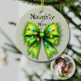 Festliches grünes Bow-Lights Naughty oder Nice Fot Keramik Ornament