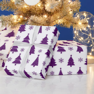 Festliches Lila und Weiß Weihnachtsbäume Muster Geschenkpapier