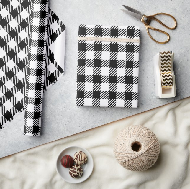 Festliches rustikales Schwarz-weißes Gingham Karie Geschenkpapier (Kunsthandwerk)