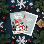 Festliches Vintages Snowman Weihnachts-Party Einladung<br><div class="desc">Entdecken Sie unser Vintages Snowman Weihnachtsdesign Treten Sie in ein reizvolles Winterwunderland mit unserer Vintagen Snowman Weihnachtsfeier-Party Einladung. Dieses bezaubernde Design verkörpert den Zauber der Urlaubssaison durch bezaubernde Illustrationen von zwei Schneemännern, eingebettet in eine verschneiten Landschaft, die mit einem kantigen Laternenpfahl, Geschenken und einem wunderschön dekorierten Weihnachtsbaum geschmückt ist. Die...</div>