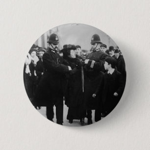 Festnahme eines Suffragette in London England c Button