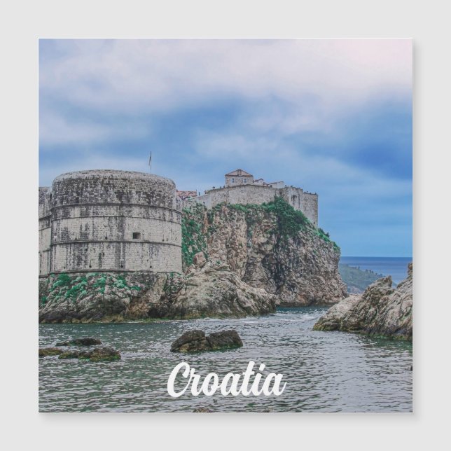 Festung Mauern, Felsküste und Meer in Kroatien Mag Magnetkarte (Vorderseite)