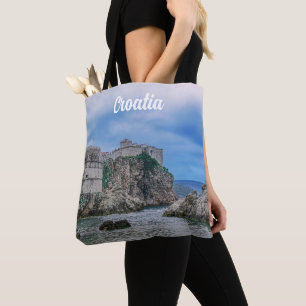 Festungsmauern, Felsküste und Meer in Kroatien Tasche
