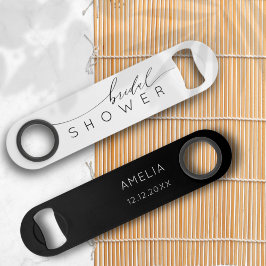 Fête des mariées simple en noir et blanc