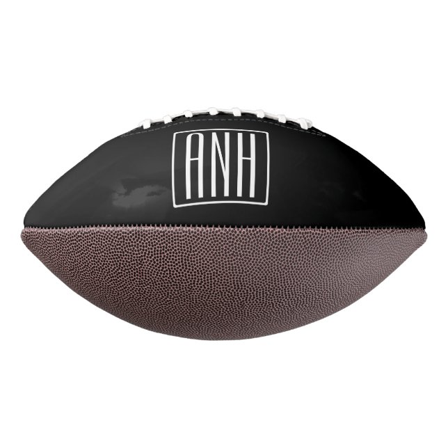 Fett Modern 3 Initialen Monogramm | Schwarz weiß Football (Gedreht 270)