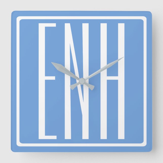 Fett Modern 3 Initialen Monogramm | Soft Blue Quadratische Wanduhr (Vorderseite)