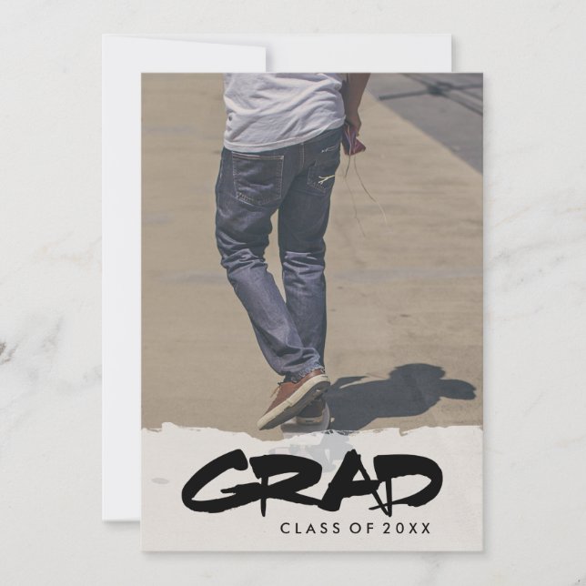 Fett Modernes Black Text Boy Graduation Party Foto Einladung (Vorderseite)