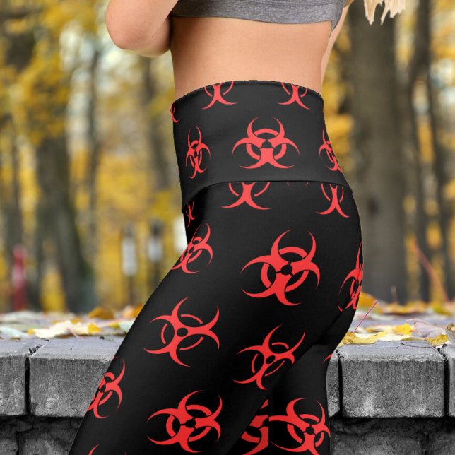 Fett roter und schwarzer Biogefährdung Muster Yoga Capri Leggings (Biohazard Red on Black)