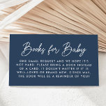 Fett Script Navy Baby Shooting Book Request Begleitkarte<br><div class="desc">Niedliche,  minimalistische Babyduschkarten mit "Bücher für Baby" in einem modernen,  weißen Drehbuch mit mariniertem Hintergrund. Personalisieren Sie die einfachen Buchanfragekarten mit Ihrem eigenen Text unten. Das Design koordiniert mit unserer Baby Script Babydusche Kollektion.</div>