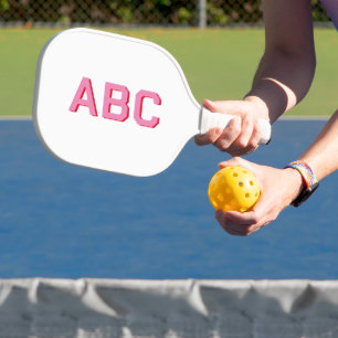 Fett Sport Rosa und rot gestapelt 3 Buchstaben Mon Pickleball Schläger