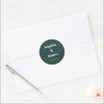 Fett Typografie Emerald Green Minimalistisch Weddi Runder Aufkleber<br><div class="desc">Einfach personalisieren,  indem Sie jede Information ersetzen. Stellen Sie sicher,  dass Sie die Vorschau vor dem Hinzufügen zum Warenkorb Karo haben. Anzeigen des Auflistungslinks auf dieser Seite,  um alle passenden Elemente in diesem Design anzuzeigen</div>