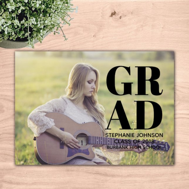 Fett Typografie Foto Abschluss | Schwarz Einladung (Black Bold Typography Photo Graduation Announcement)