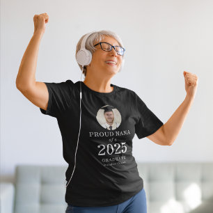 Fett weißes Foto Proud Nana von 2025 Graduate T-Shirt