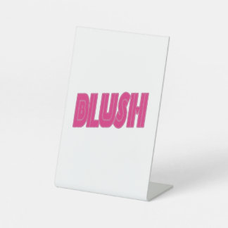 Fette geometrische rosa "BLUSH"-Typografie-T-Shirt Sockelschild