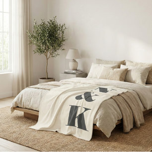 Fette moderne Monogrammanfänge Schwarz Creme Frisc Fleecedecke