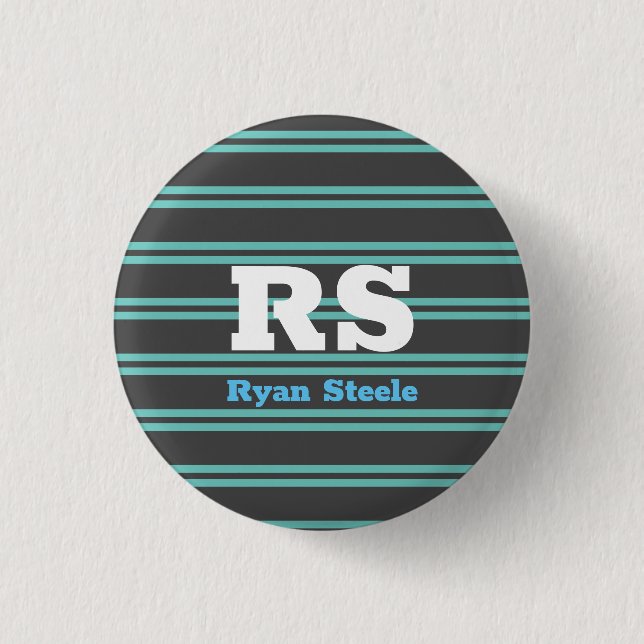 Fettgedrucktes Monogramm & Name, hellblaue Linien  Button (Vorderseite)