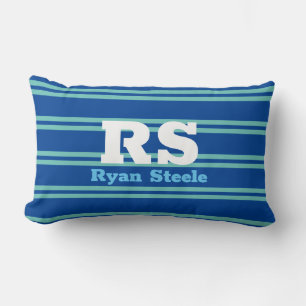 Fettgedrucktes Monogramm & Name, hellblaue Linien Lendenkissen