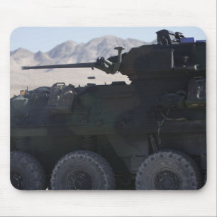 Feuer eines Licht-gepanzerten Fahrzeugs Mousepad