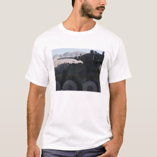 Feuer eines Licht-gepanzerten Fahrzeugs T-Shirt