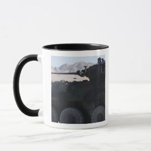 Feuer eines Licht-gepanzerten Fahrzeugs Tasse