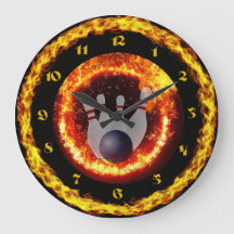 Feuer Flammen Bowling Themed Black Round Clock