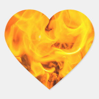 Feuer und Flammen Herz-Aufkleber