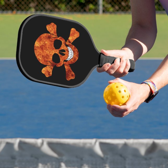 Feuerschädel und Kreuzknochen Pickleball Schläger (InSitu)
