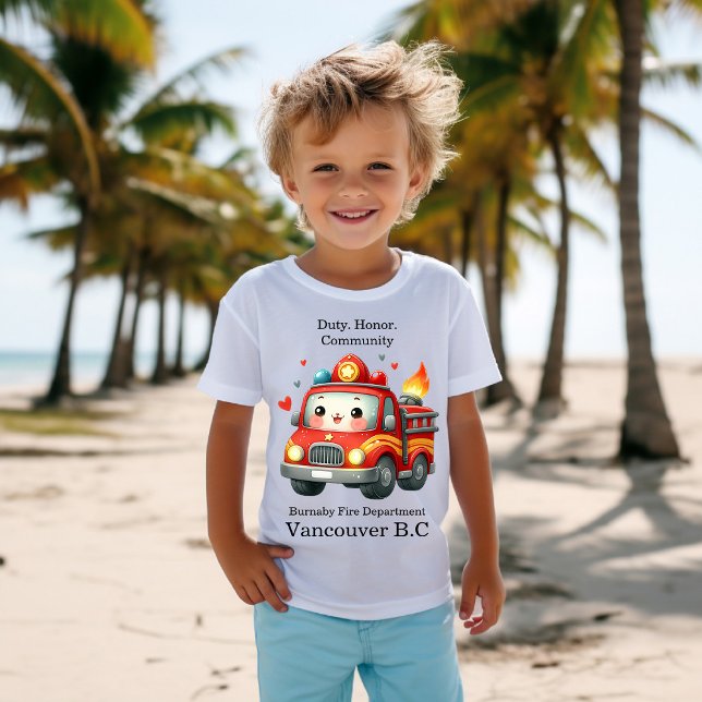 Feuerwehrfahrzeug mit herzengeschmücktem Cartoon T-Shirt (Von Creator hochgeladen)