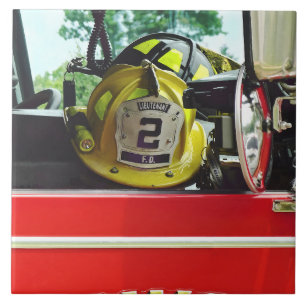 Feuerwehrhelme in Feuerwehrfahrzeug Fliese
