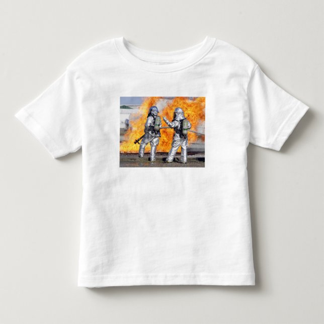 Feuerwehrleute bekämpfen simulierte Feuer Kleinkind T-shirt (Vorderseite)