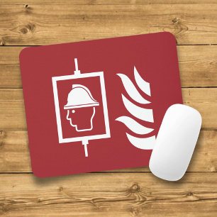 Feuerwehrleute heben Sicherheitszeichen an Mousepad
