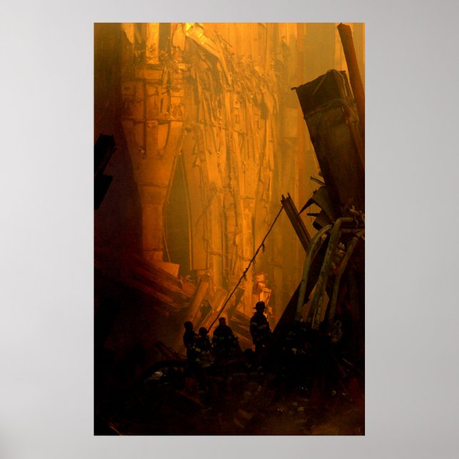 Feuerwehrleute im Trümmer der Zwillingstürme am 11 Poster (Vorne)