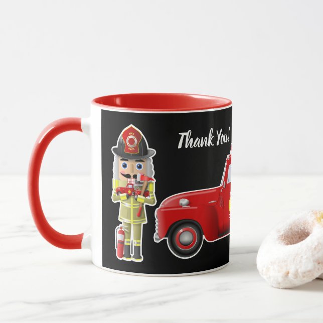 Feuerwehrleute mit kleinen roten LKW Tasse (Mit Donut)