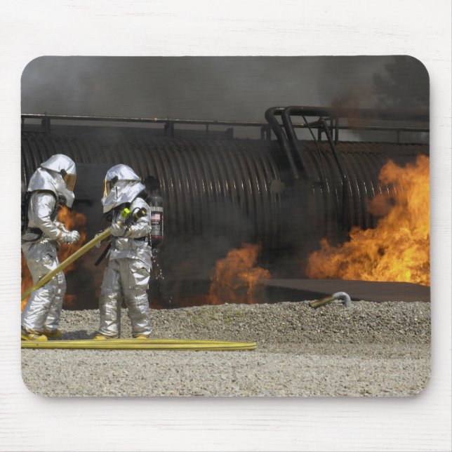 Feuerwehrleute neutralisieren ein lebendes Feuer Mousepad (Vorne)