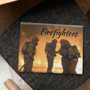Feuerwehrleute und Flammen Kalender